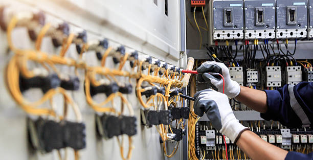 Professional Electrician technician working in Livonia, MI